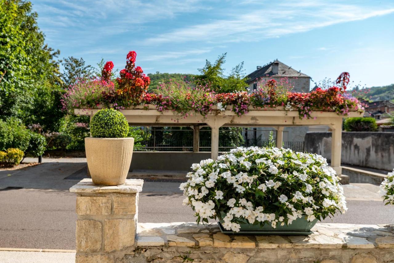 Готель Le Quercy Суяк Екстер'єр фото